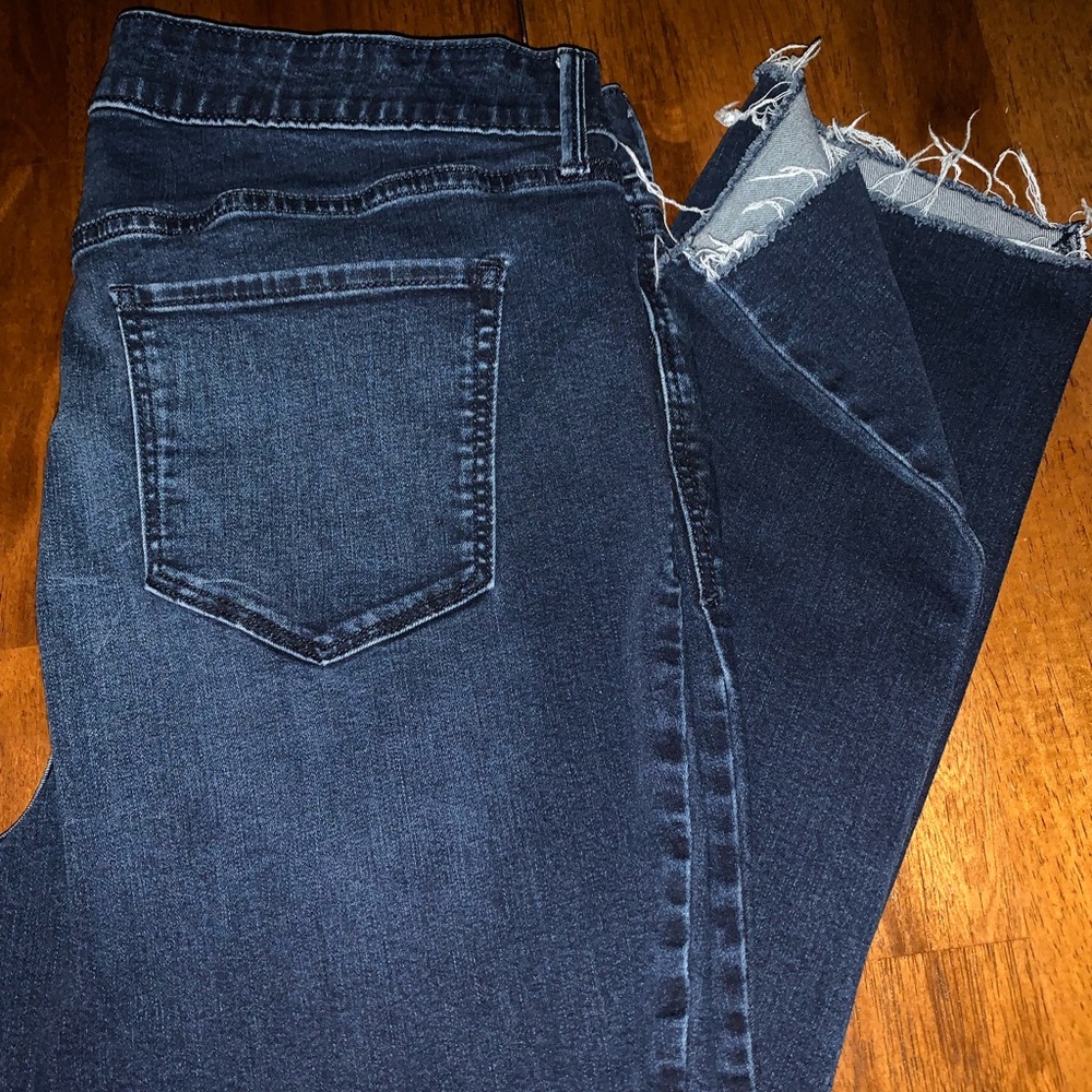 Old Navy Rockstar super skinny ankle size 16 Frayed hem Dark faded wash